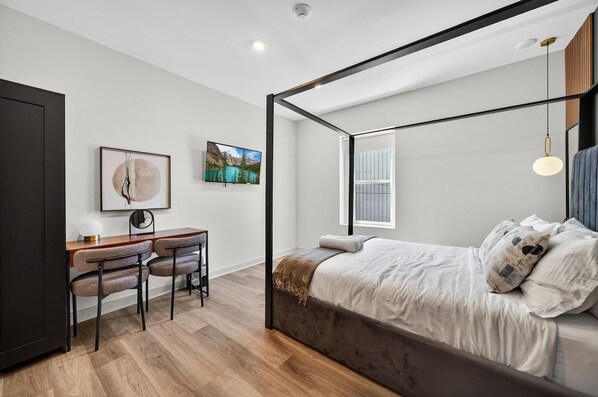 Room - The Columbus Hotel - The Market Suite - 52-202 (Middletown)