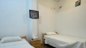Classic Twin Room, Patio, Courtyard View | Desk, iron/ironing board (on request), free WiFi - ISLA VELA PARACAS (Paracas)