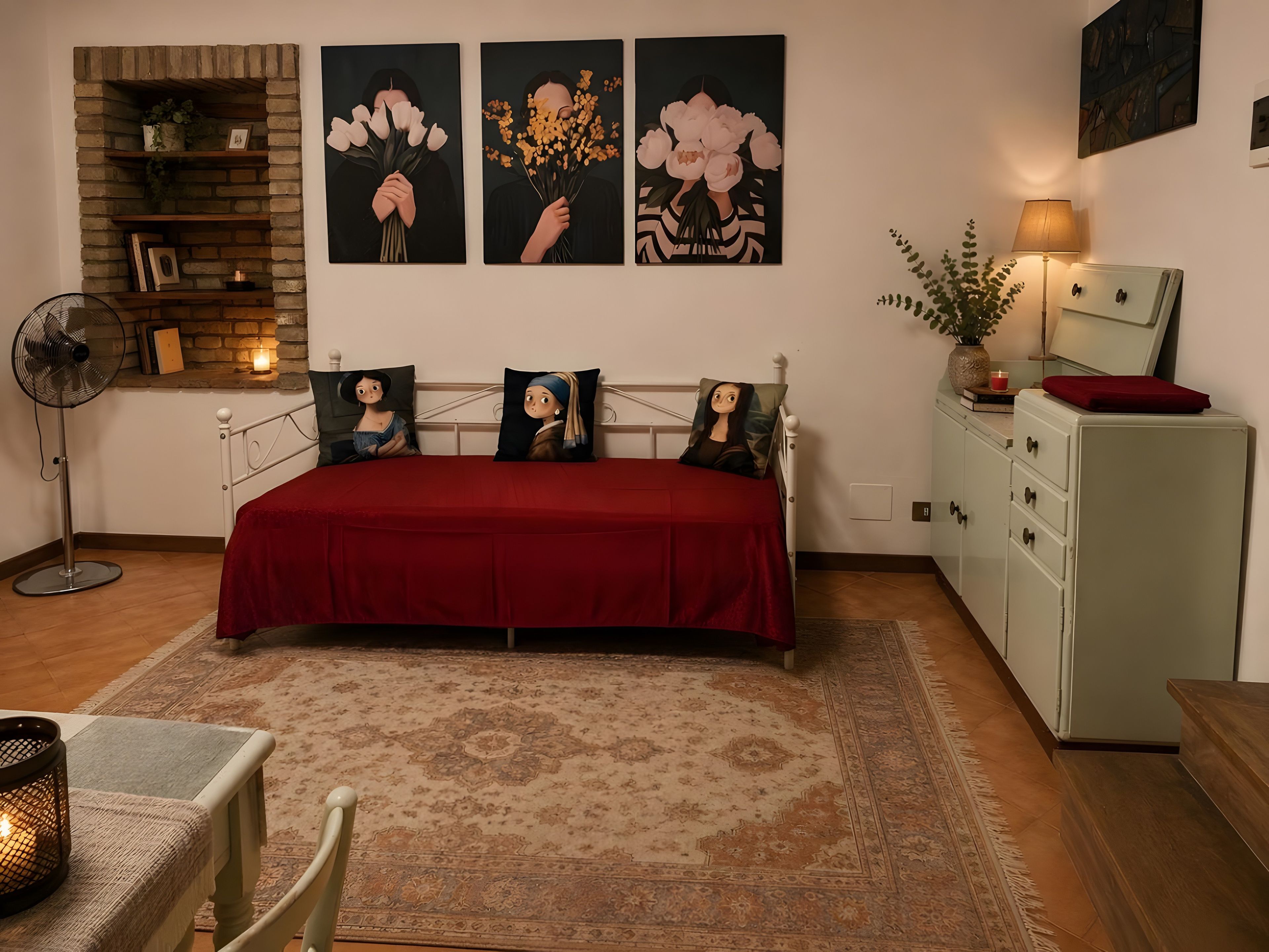 Un dormitorio con colcha roja, chimenea de ladrillo, decoración en la pared, lámpara de noche y cómoda de estilo antiguo.
