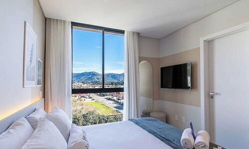Comfort w/ City View & Garage Ust0510