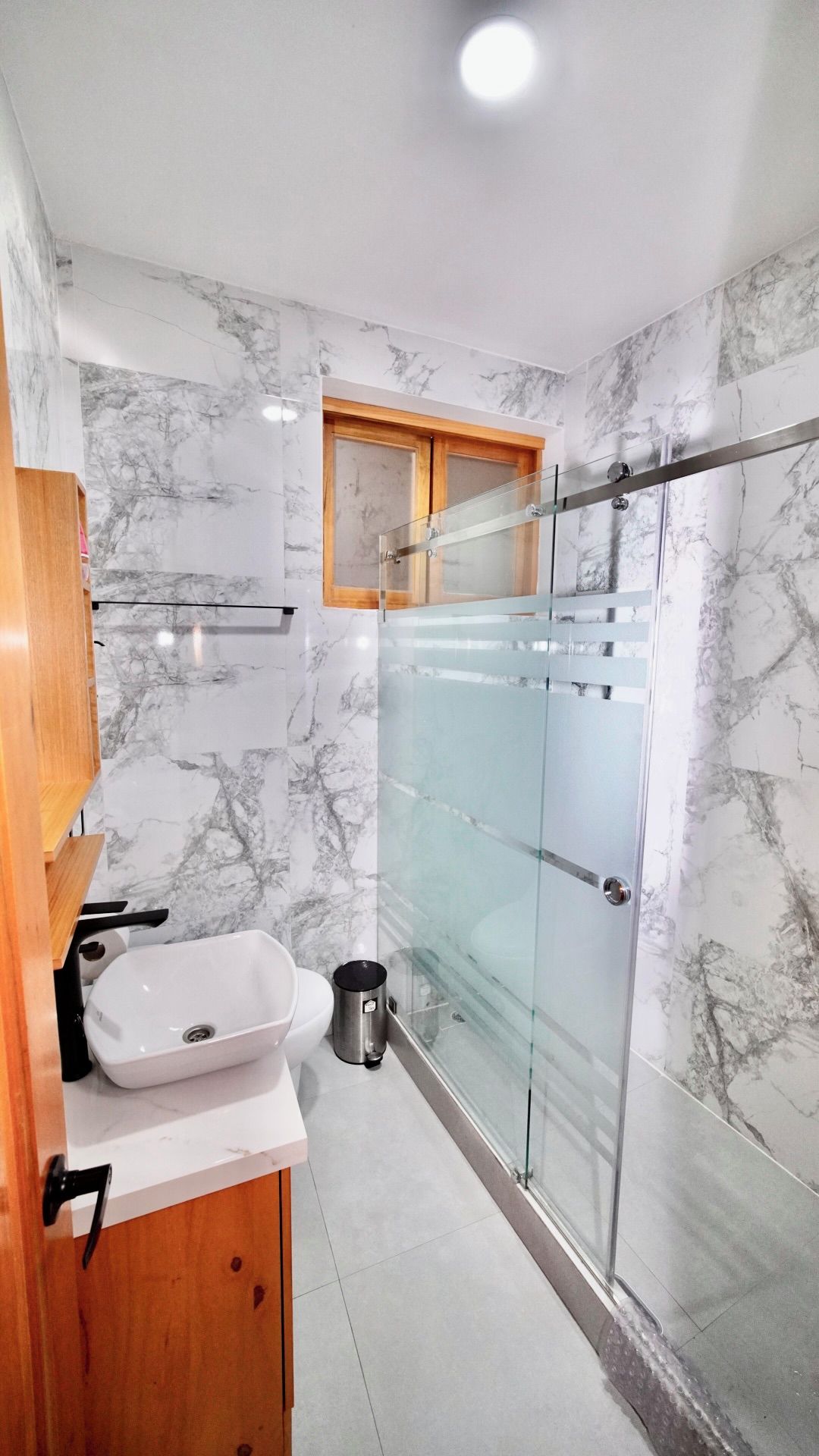 Suite | Bathroom | Towels, soap, shampoo, toilet paper