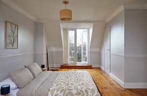 Unclassified image, 3 of 24, button - Elegant home in the heart of Wimbledon (London)