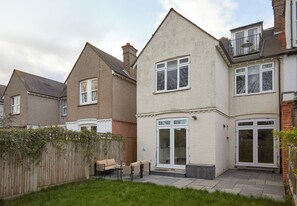 Unclassified image, 2 of 24, button - Elegant home in the heart of Wimbledon (London)