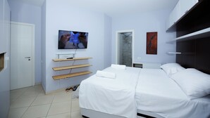 Unclassified image, 3 of 25, button - Private Rooftop: Hot Tub, Pool & Views • 2BR (Kashar)