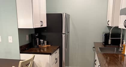 Secluded Two-Bedroom House with Bunk Nook 5 minutes from Campus.