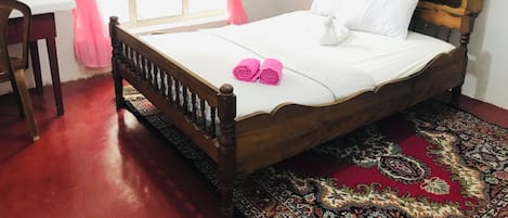 Habitación doble estándar, vista al jardín | Wifi gratis