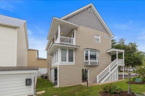 Exterior - Sunny Coastal Cottage Near the Beach (North Myrtle Beach)