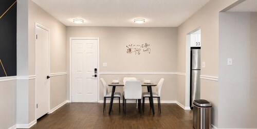 Magnolia Haus Hoover | King + Queen Stay E2