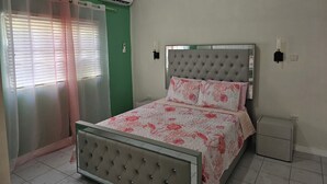 Room - Comfortable 2 bedroom in gated Caribbean Estates with AC, washer and dryer (St. Catherine Parish)