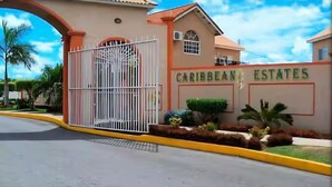 Property grounds - Comfortable 2 bedroom in gated Caribbean Estates with AC, washer and dryer (St. Catherine Parish)