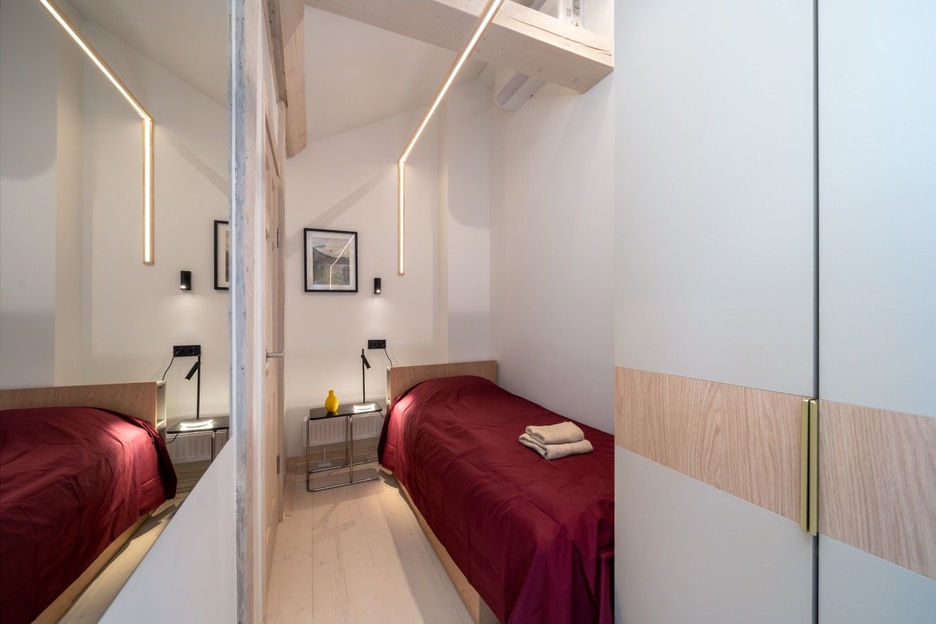 Desk, iron/ironing board, WiFi, bed sheets