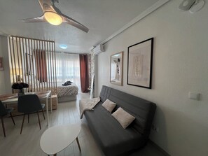 Living area - Cosy and Spacious Studio Apartment in La Mata (La Mata)