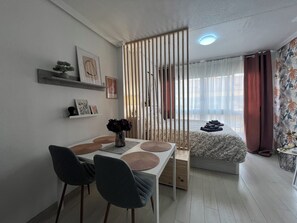 Room - Cosy and Spacious Studio Apartment in La Mata (La Mata)