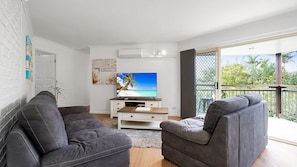 Living area - Plover's Nest Peregian Beach (Peregian Beach)