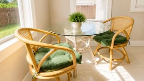 Dining - Stylish Florida Getaway  Patio & Private Backyard (West Palm Beach)