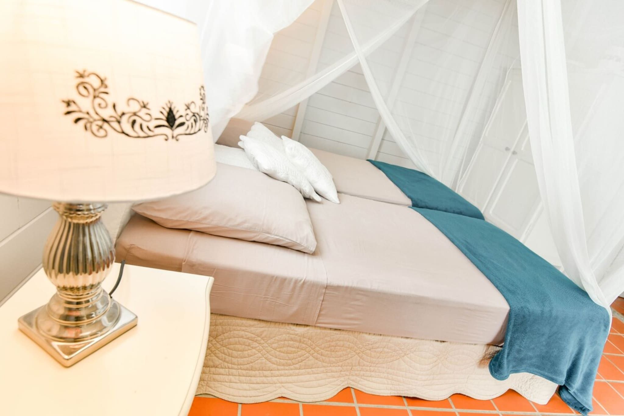 Iron/ironing board, WiFi (free), bed sheets