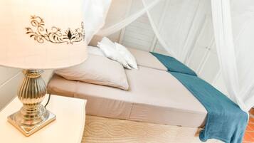 Iron/ironing board, WiFi (free), bed sheets