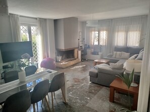 A living room with a fireplace, seating area, and a television. - Single-Family Home in "Cenes De la Vega," Ideal for Families (Cenes de la Vega)