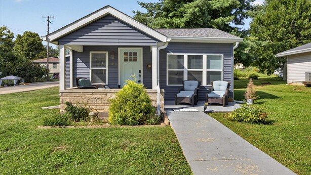 Exterior - Charming Bloomington Bungalow Cozy & Convenient (Bloomington)