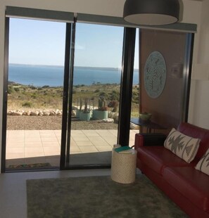 Luxury Studio, Ocean View | Living area - The Rusty Kangaroo (Penneshaw)