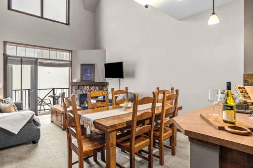 Alpine Luxe Loft  Sleeps 8  Ski-in/out+Gym