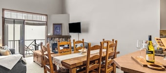 Alpine Luxe Loft Sleeps 8 Ski-in/out+Gym