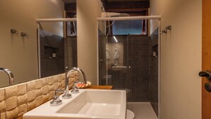 Nhà tiện nghi đơn giản, quang cảnh bãi biển | Phòng tắm