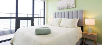 Casa Verde | Skyline Views Near Square One