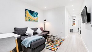 Living area - Luxury 1BR Serviced Apt 04 with Wi-fi MyRent2Rent (Corby)