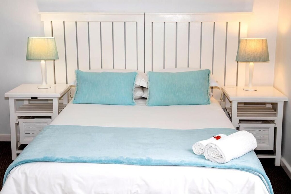 Deluxe-Doppelzimmer, Terrasse, Gartenblick | Zimmersafe, Schreibtisch, laptopgeeigneter Arbeitsplatz