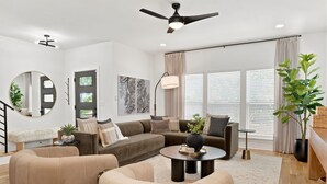 Living area - Nashville Dream Home - Near Downtown, Broadway, Midtown and Much More! (Nashville)