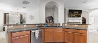 Family-Friendly Frisco Home Near Universal & PGA