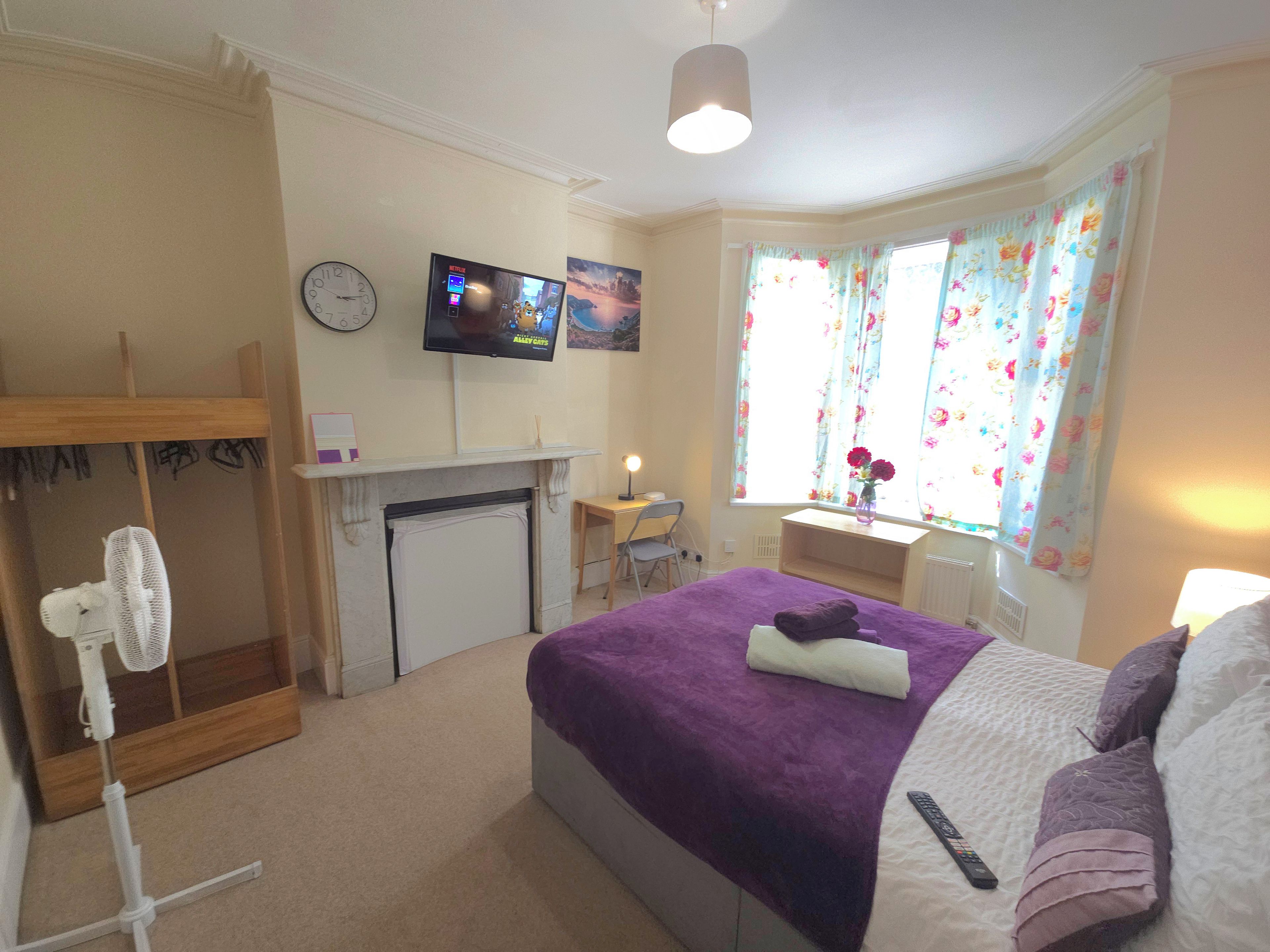 5 bedrooms, desk, iron/ironing board, free WiFi