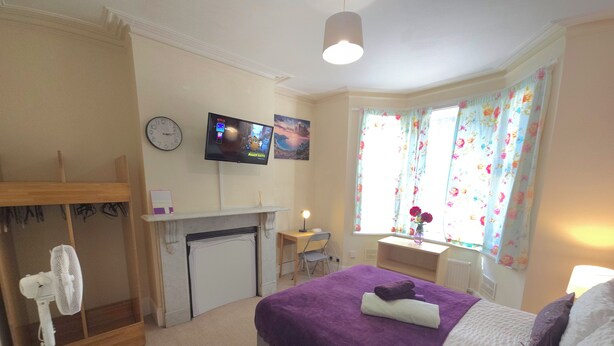 Room - Temporary Medway Kent Homel Families & Relocation (Chatham)
