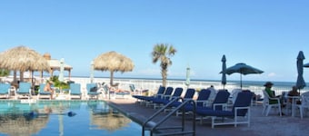 Sunny Daytona Beach Studio at Sand & Surf – AC & Sleeps 4 1388M