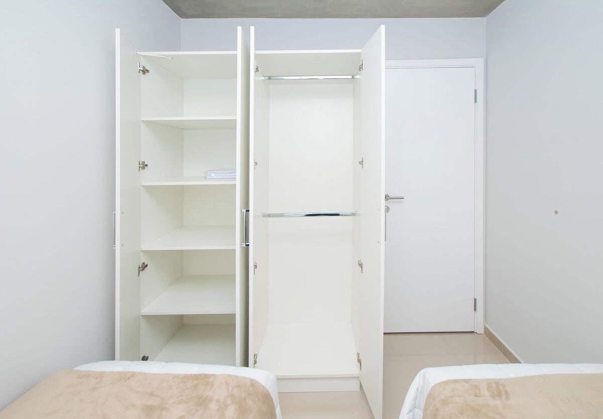 Closet in second bedroom