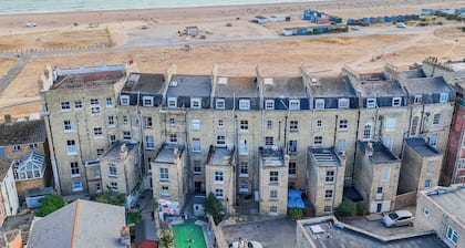 Flat 7 Horizon Retreat | Sea View | Family Home