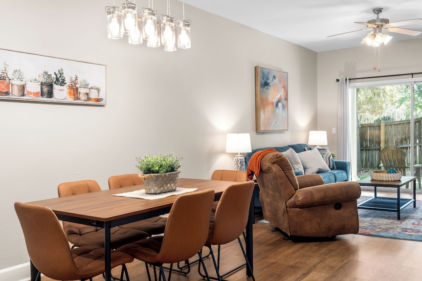 Cozy Gator Getaway, 1.5 Mi To Uf, 2 Private Suites - Gainesville, FL