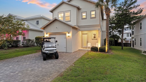 Costal 45 by Avantstay 6-seat Golf Cart Arcade Game Room Pool Access Deeded Beach Access