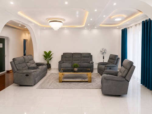 Modern Apartment Free Wifi & Airport Pickup