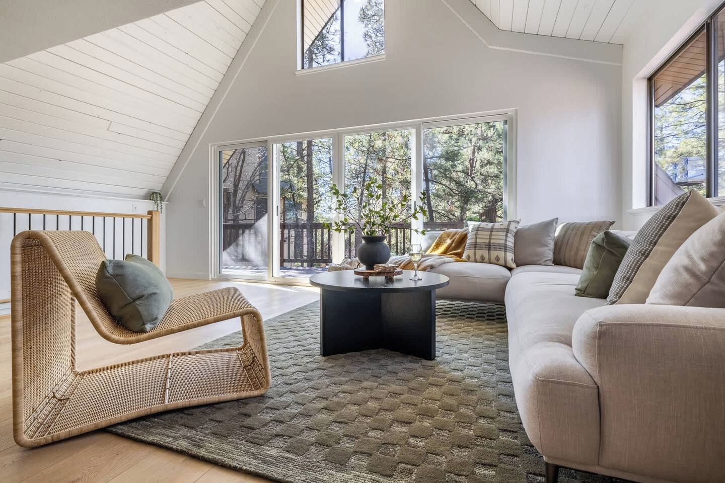 Smart TV, fireplace, table tennis