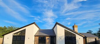 Luxury Family & Group Getaway | Hot Tub | Sleeps 12 | Kent Countryside