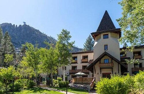 Cozy 1-bedroom Olympic Village Inn