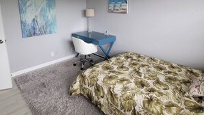 Iron/ironing board, WiFi, bed sheets - Cozy 2-bedroom condo in tranquil Port Charlotte with AC (Port Charlotte)