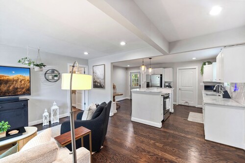Shamrock Bungalow Near NoDa + Plaza Midwood