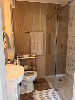 Bathroom - A Scenic Townhouse Near Amherst (Next to a Horse Farm) (Sunderland)
