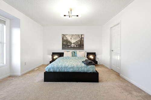Beautiful 4BR Home. Wellness Room, Games, BBQ Yard