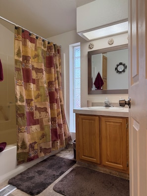 Unclassified image, 3 of 13, button - Beautiful Mountain Views! 3 Bed / 2 Bath house overlooking Pebble Creek Ski Hill (Inkom)