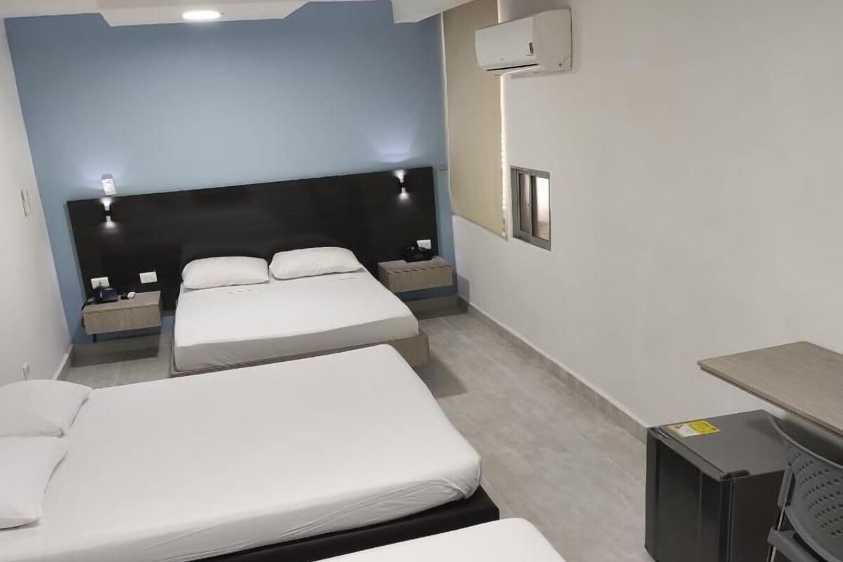 Classic-Dreibettzimmer | Zimmersafe, Bügeleisen/Bügelbrett, kostenloses WLAN