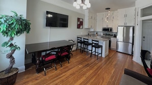 Dining - Pet-friendly and right in the heart of town! (Preston)